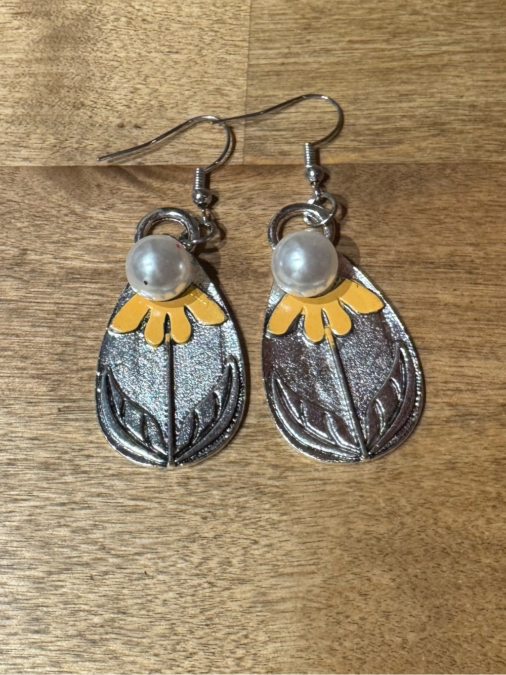 NWT Silver Teardrop Flower Earrings with Yellow Accent and Pearl